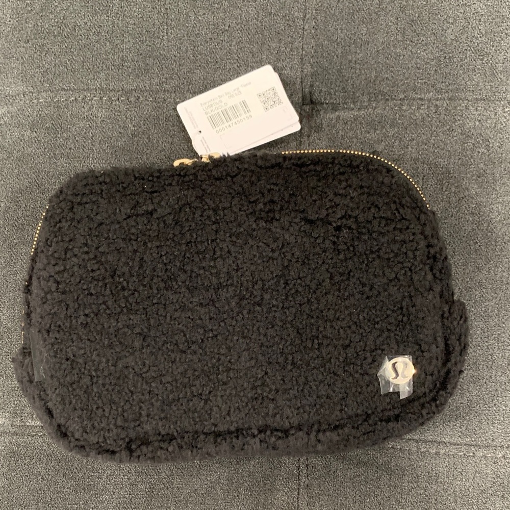 lululemon athletica Black Sherpa Zip Cosmetic Pouch